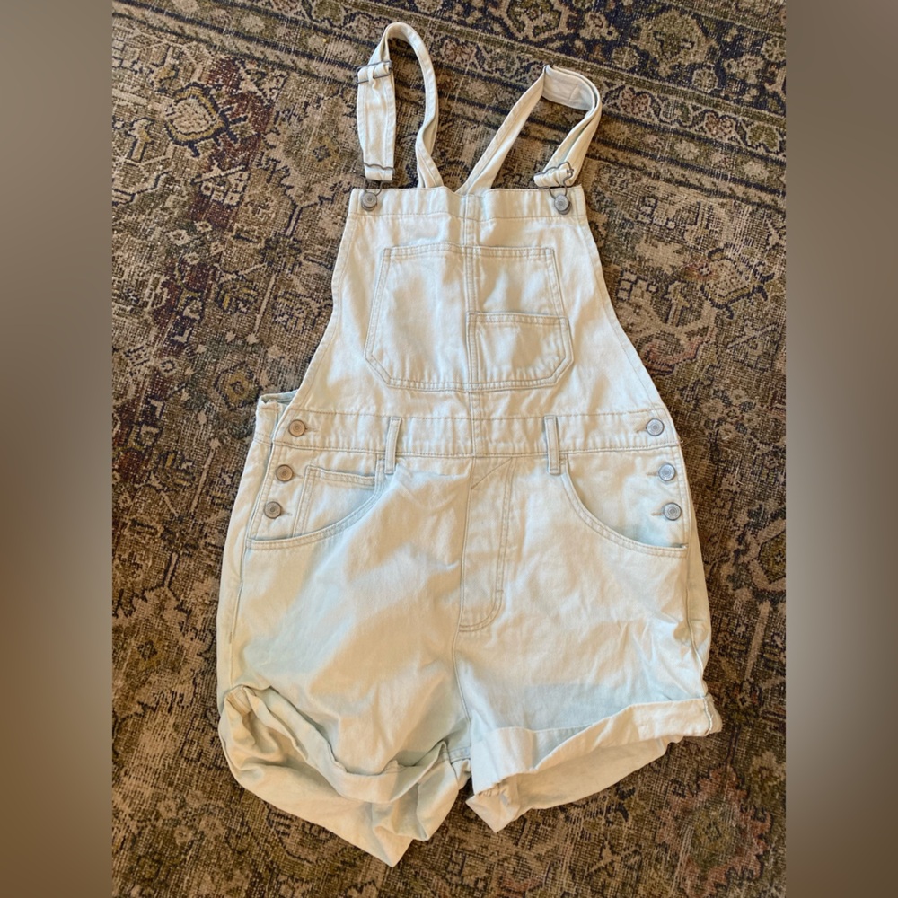 We the free ziggy shortalls. Reposhing as they are too big.
